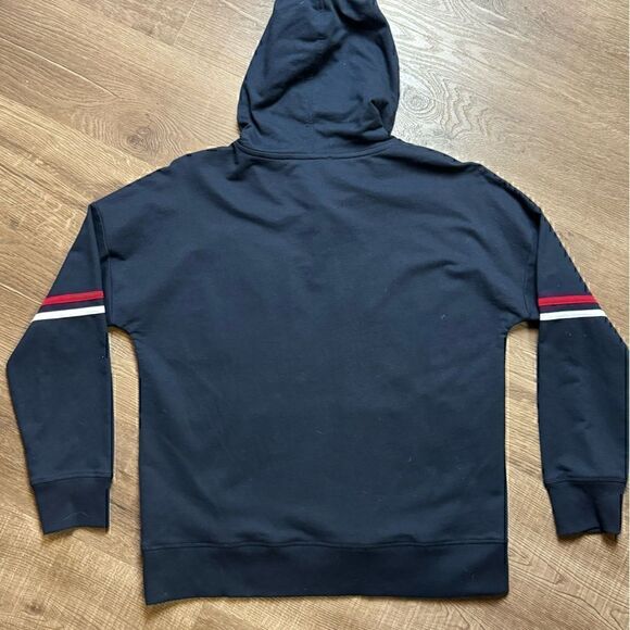 Tommy Hilfiger | Embossed Logo Hoodie Sweatshirt‎ - Picture 6 of 6
